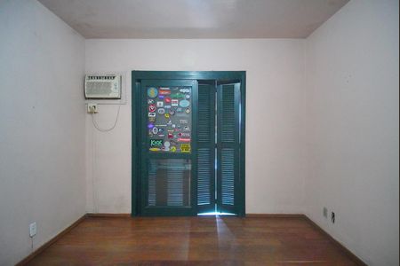 Casa à venda com 296m², 4 quartos e 2 vagas Casa à venda com 296m², 4 quartos e 2 vagasQuarto 1