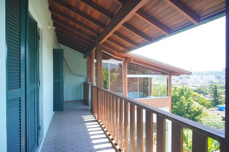 Casa à venda com 296m², 4 quartos e 2 vagas Casa à venda com 296m², 4 quartos e 2 vagasvaranda do Quarto 2