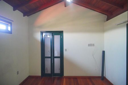 Casa à venda com 296m², 4 quartos e 2 vagas Casa à venda com 296m², 4 quartos e 2 vagasSuíte