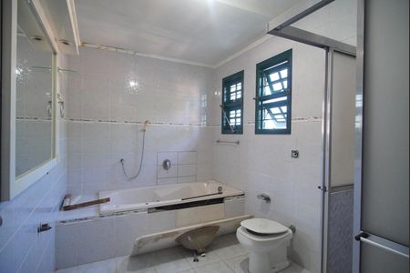 Casa à venda com 296m², 4 quartos e 2 vagas Casa à venda com 296m², 4 quartos e 2 vagasBanheiro 1