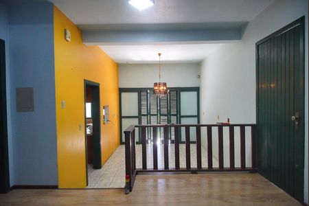 Casa à venda com 296m², 4 quartos e 2 vagas Casa à venda com 296m², 4 quartos e 2 vagasSala