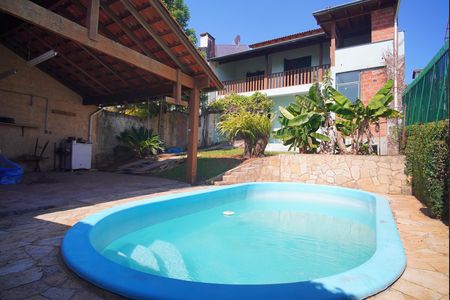 Casa à venda com 296m², 4 quartos e 2 vagas Casa à venda com 296m², 4 quartos e 2 vagasPiscina