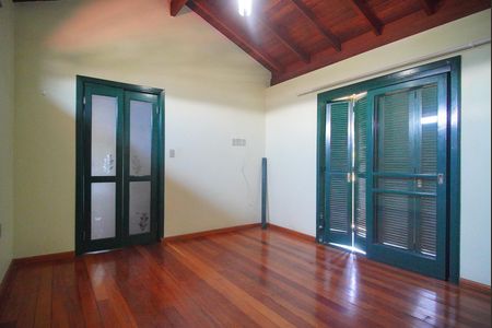 Casa à venda com 296m², 4 quartos e 2 vagas Casa à venda com 296m², 4 quartos e 2 vagasSuíte