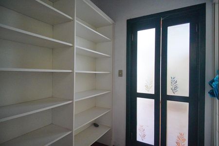 Casa à venda com 296m², 4 quartos e 2 vagas Casa à venda com 296m², 4 quartos e 2 vagasCloset da suíte