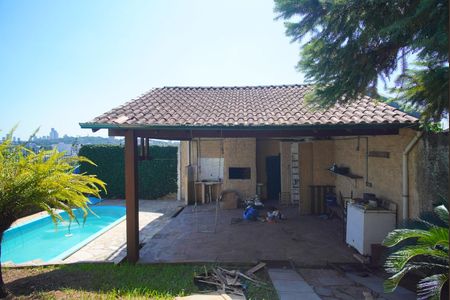 Casa à venda com 296m², 4 quartos e 2 vagas Casa à venda com 296m², 4 quartos e 2 vagasQuintal