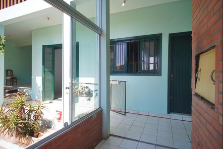 Casa à venda com 296m², 4 quartos e 2 vagas Casa à venda com 296m², 4 quartos e 2 vagasÁrea de Serviço
