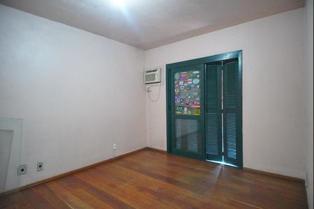 Casa à venda com 296m², 4 quartos e 2 vagas Casa à venda com 296m², 4 quartos e 2 vagasQuarto 1