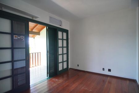 Casa à venda com 296m², 4 quartos e 2 vagas Casa à venda com 296m², 4 quartos e 2 vagasQuarto 3