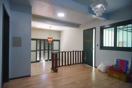 Casa à venda com 296m², 4 quartos e 2 vagas Casa à venda com 296m², 4 quartos e 2 vagasSala
