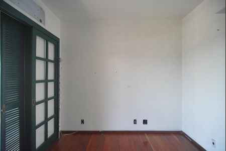 Casa à venda com 296m², 4 quartos e 2 vagas Casa à venda com 296m², 4 quartos e 2 vagasQuarto 3