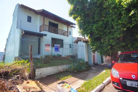 Casa à venda com 296m², 4 quartos e 2 vagas Casa à venda com 296m², 4 quartos e 2 vagasFachada
