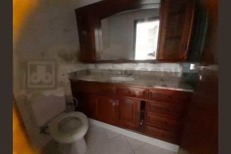 Casa de condomínio à venda com 215m², 3 quartos e 2 vagas