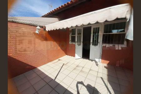 Casa de condomínio à venda com 215m², 3 quartos e 2 vagas