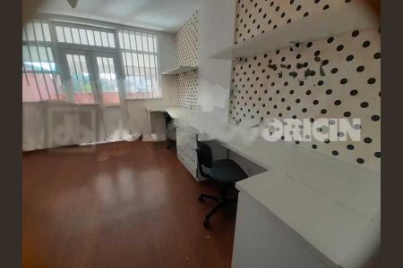 Casa de condomínio à venda com 215m², 3 quartos e 2 vagas