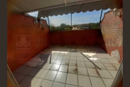 Casa de condomínio à venda com 215m², 3 quartos e 2 vagas