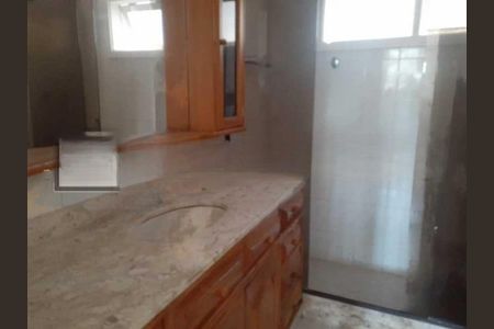 Casa de condomínio à venda com 215m², 3 quartos e 2 vagas