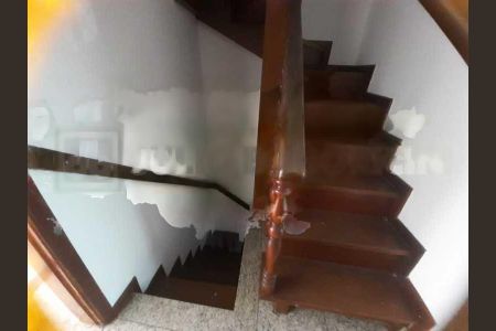 Casa de condomínio à venda com 215m², 3 quartos e 2 vagas