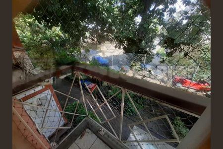 Casa de condomínio à venda com 215m², 3 quartos e 2 vagas