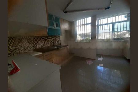 Casa de condomínio à venda com 215m², 3 quartos e 2 vagas
