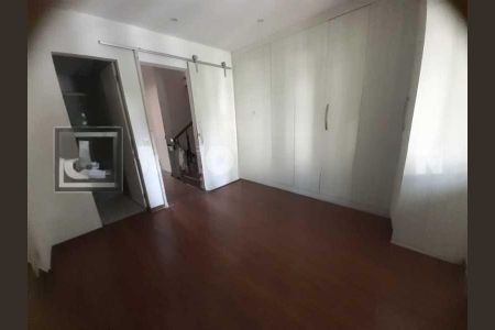 Casa de condomínio à venda com 215m², 3 quartos e 2 vagas