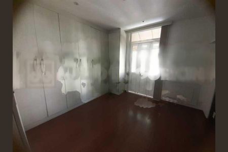 Casa de condomínio à venda com 215m², 3 quartos e 2 vagas