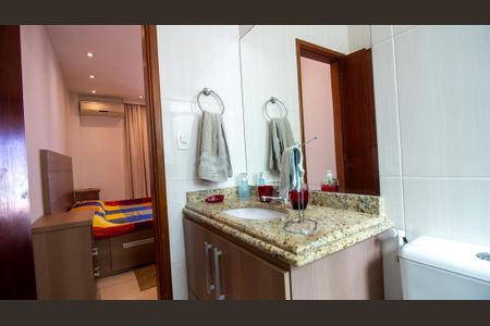 Apartamento à venda com 275m², 3 quartos e 3 vagasBanheiro da Suíte 1