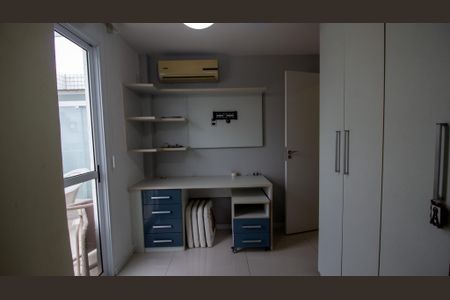 Apartamento à venda com 175m², 4 quartos e 2 vagasQuarto 