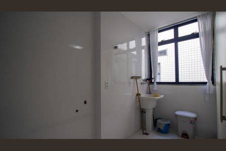 Apartamento à venda com 669m², 4 quartos e 4 vagas Apartamento à venda com 669m², 4 quartos e 4 vagasCozinha e Área de Serviço