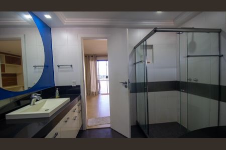 Apartamento à venda com 669m², 4 quartos e 4 vagas Apartamento à venda com 669m², 4 quartos e 4 vagasBanheiro da Suíte 3