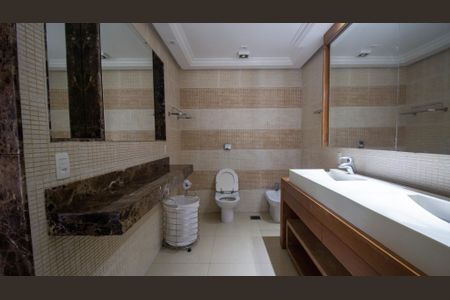 Apartamento à venda com 669m², 4 quartos e 4 vagas Apartamento à venda com 669m², 4 quartos e 4 vagasBanheiro da Suíte 1