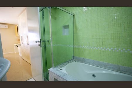 Apartamento à venda com 669m², 4 quartos e 4 vagas Apartamento à venda com 669m², 4 quartos e 4 vagasBanheiro da Suíte 2