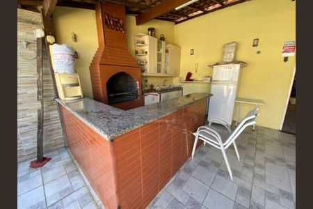 Casa à venda com 225m², 4 quartos e 1 vaga