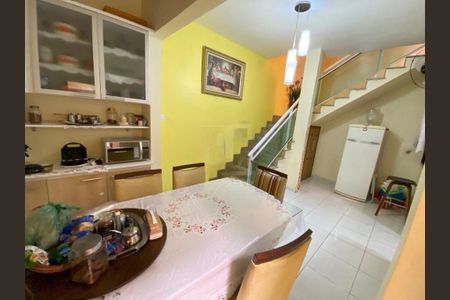 Casa à venda com 225m², 4 quartos e 1 vaga