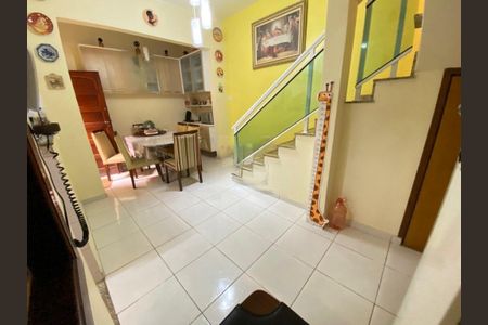 Casa à venda com 225m², 4 quartos e 1 vaga