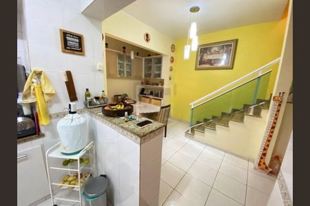 Casa à venda com 225m², 4 quartos e 1 vaga