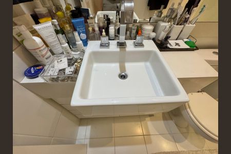 Apartamento à venda com 138m², 3 quartos e 2 vagasBanheiro da Suíte