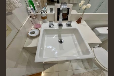 Apartamento à venda com 138m², 3 quartos e 2 vagasBanheiro Social 2