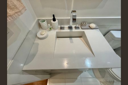 Apartamento à venda com 138m², 3 quartos e 2 vagasBanheiro Social 1