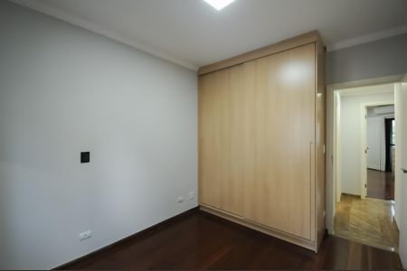 Apartamento à venda com 164m², 4 quartos e 3 vagasQuarto 2