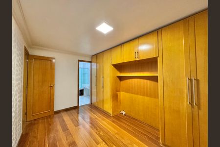 Apartamento à venda com 180m², 3 quartos e 1 vagaSuíte