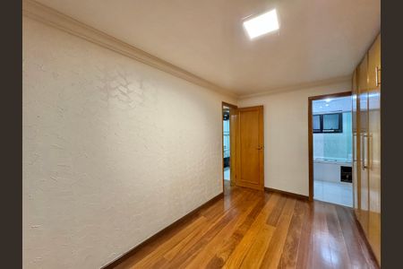 Apartamento à venda com 180m², 3 quartos e 1 vagaSuíte