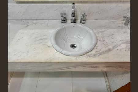 Apartamento à venda com 180m², 3 quartos e 1 vagaSuíte - Banheiro