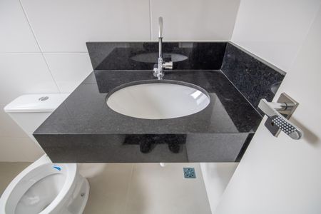 Casa à venda com 152m², 3 quartos e 4 vagasBanheiro da Suíte 2