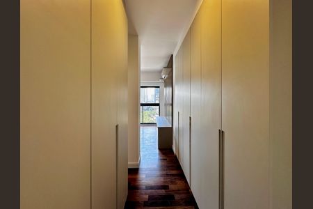 Apartamento à venda com 162m², 3 quartos e 3 vagasCloset Suíte 1