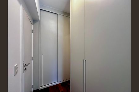 Apartamento à venda com 162m², 3 quartos e 3 vagasCloset Suíte 2