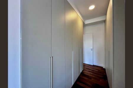 Apartamento à venda com 162m², 3 quartos e 3 vagasCloset Suíte 1