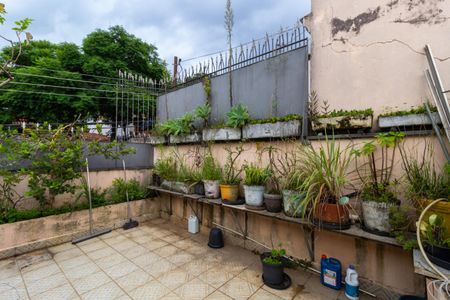 Casa à venda com 300m², 3 quartos e 3 vagas Casa à venda com 300m², 3 quartos e 3 vagasQuintal dos Fundos