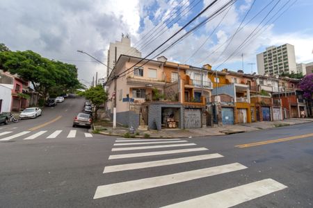 Casa à venda com 300m², 3 quartos e 3 vagas Casa à venda com 300m², 3 quartos e 3 vagasFachada