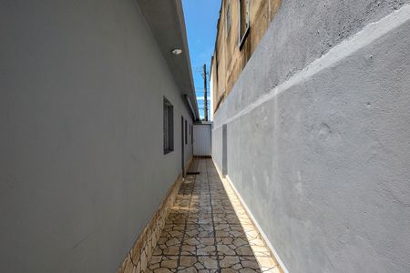 Casa para alugar com 65m², 3 quartos e 1 vaga Casa para alugar com 65m², 3 quartos e 1 vagaCorredor lateral