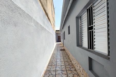 Casa para alugar com 65m², 3 quartos e 1 vaga Casa para alugar com 65m², 3 quartos e 1 vagaCorredor lateral